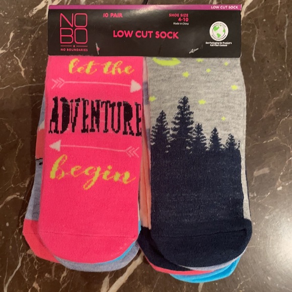 Let the Adventure Begin Socks NO BOUNDARIES - 10 Pair Low Cut - 10 Designs - Picture 3 of 4